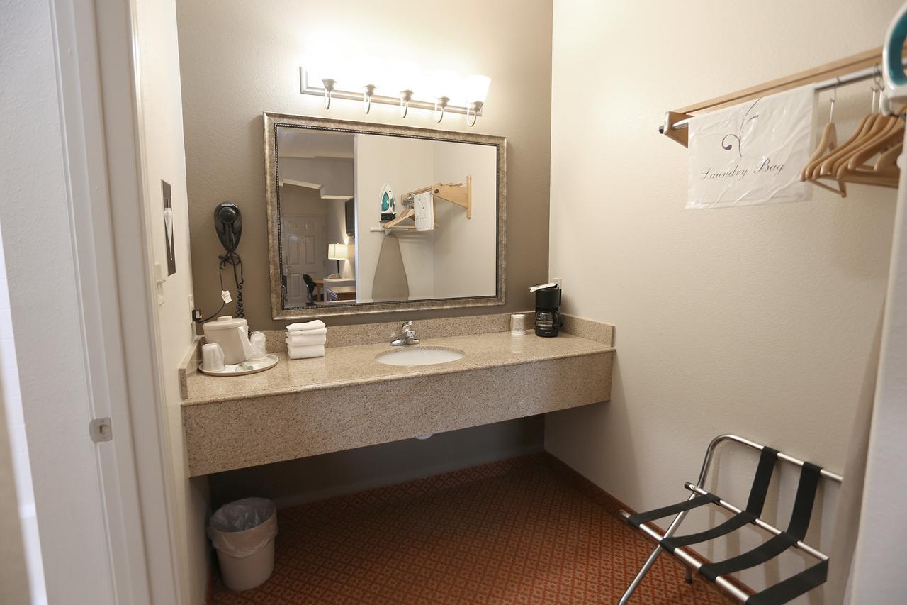 Executive Inn & Suites - Jewett Экстерьер фото